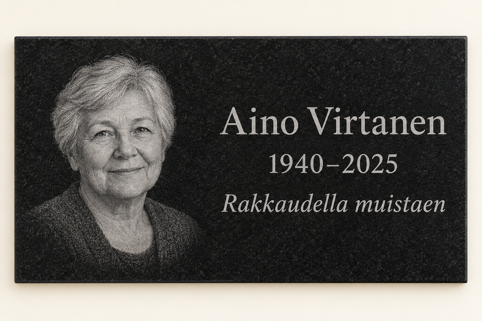 Havainnekuva mustasta laatasta: muotokuva vasemmalla ja esimerkkitekstit Aino Virtanen, 1940–2025 ja Rakkaudella muistaen oikealla